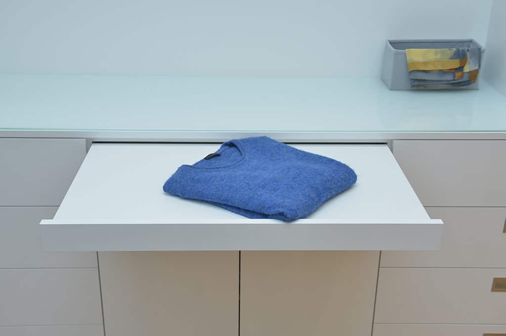einbauschrank-goettingen-tischlerei-welling-ausziehbare-ablage Kommode mit ausziehbarer Ablage